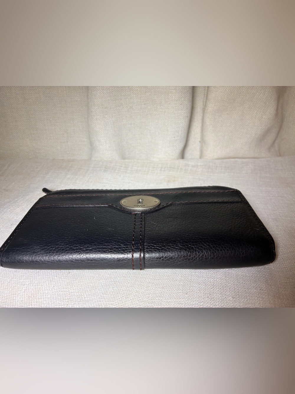 Fossil Black Genuine Leather Zip Around Wallet Keyhole Logo Organizer 8x4 - Picture 6 of 10